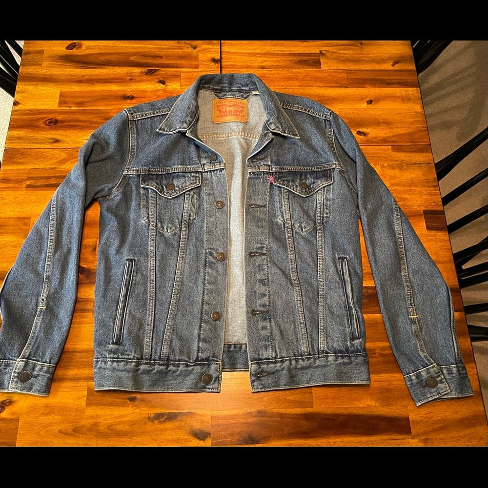 NWOT Levi’s Denim Trucker Jacket